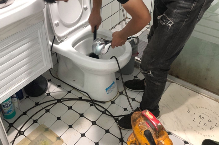 龙岩马桶堵塞自己疏通还是找师傅？专业上门服务让你省时更省心